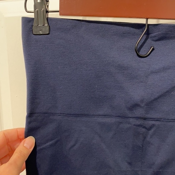 Spanx Navy Blue Seamless Shaping Leggings EUC - Picture 7 of 10